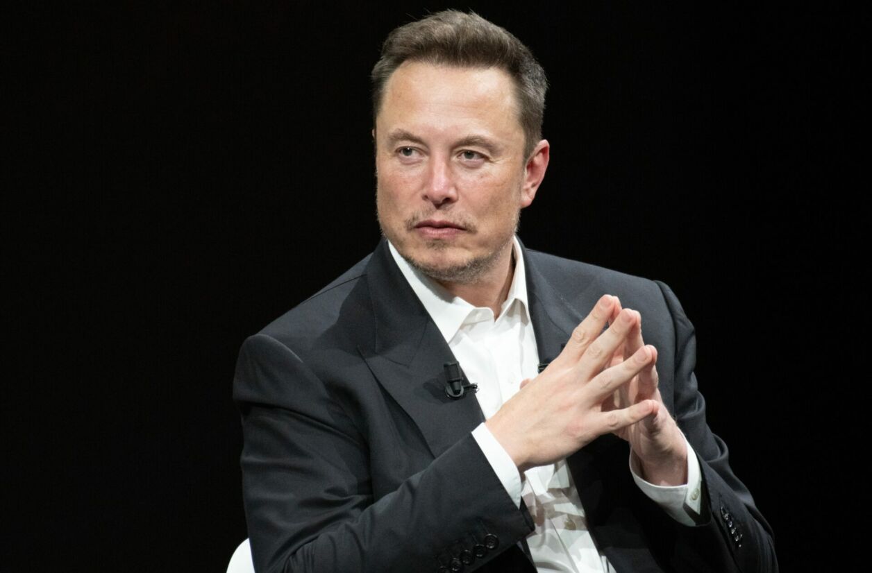 Elon Musk a aussi annoncé qu’il ne serait plus possible de lire des messages sans se connecter.