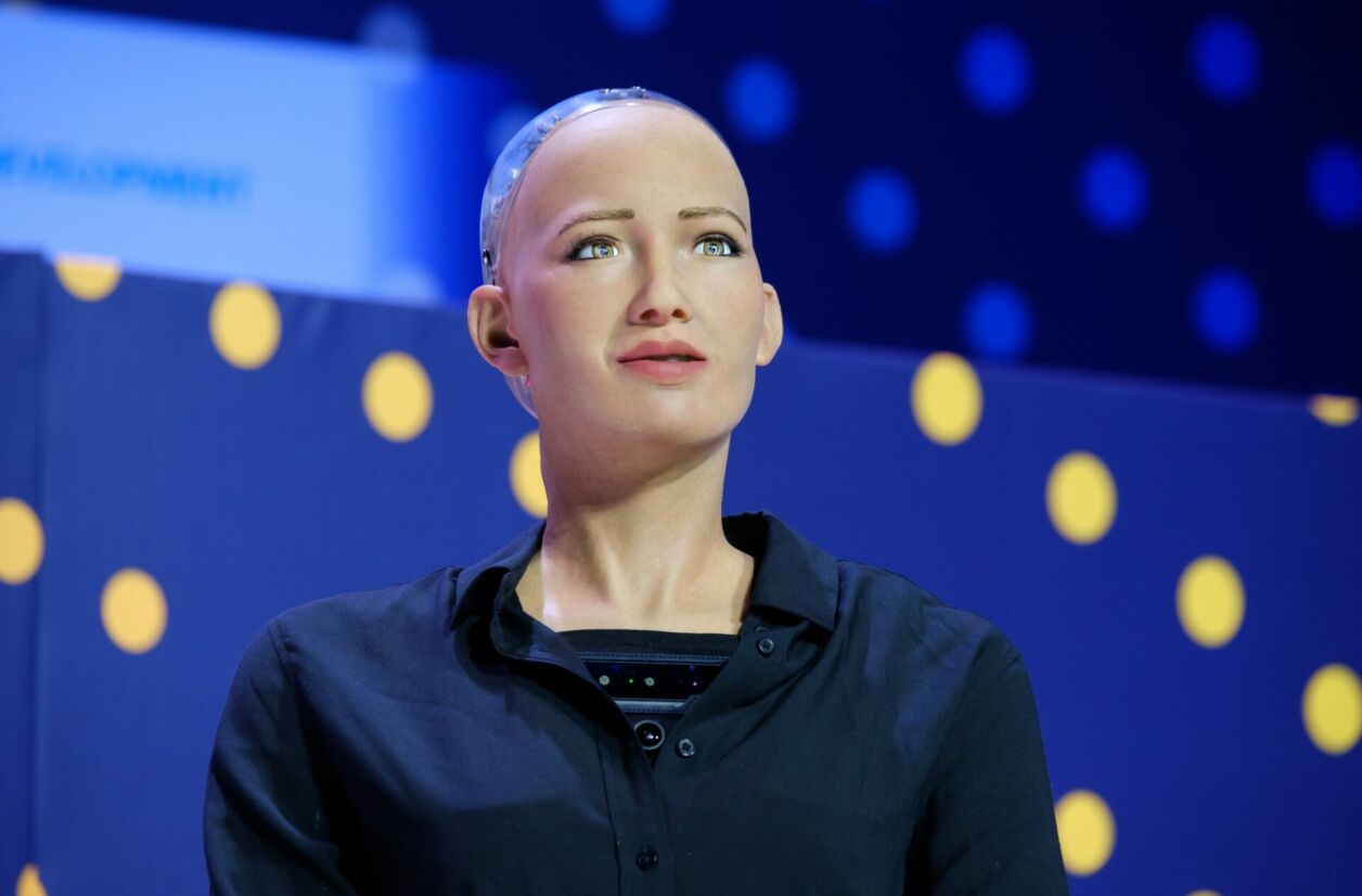 Le robot Sophia a affirmé que « les robots humanoïdes peuvent diriger avec un niveau d’efficacité supérieur à celui des dirigeants humains ».
