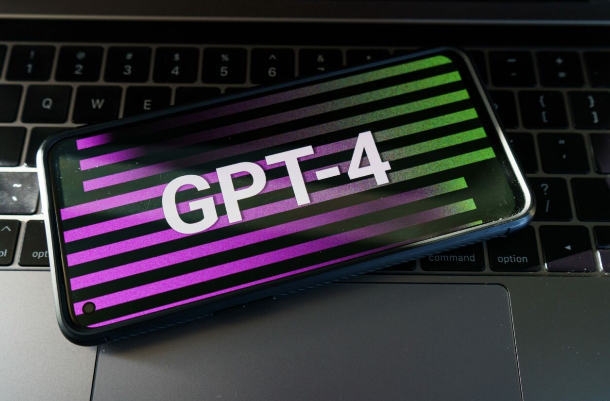 OpenAI précise que l'automatisation de la modération avec GPT-4 ne sera pas totale. 