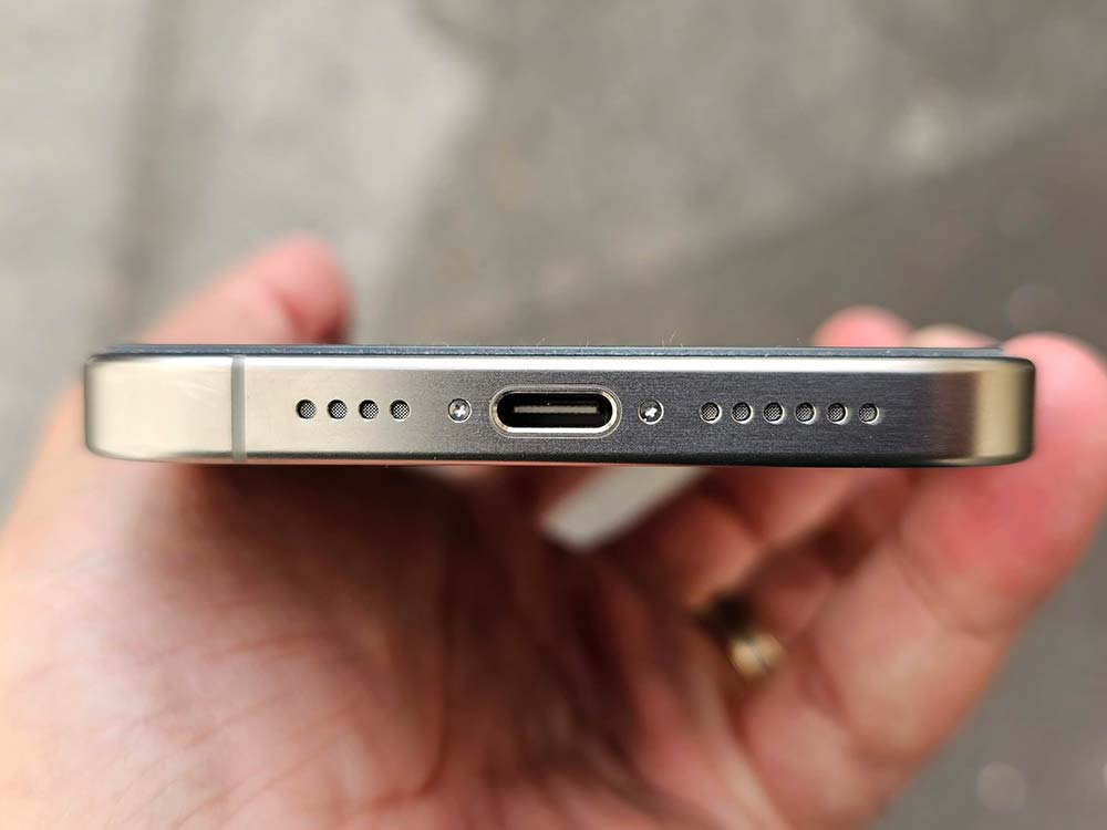 Les iPhone 15 adoptent enfin l'USB-C. Ils peuvent désormais être rechargés avec les mêmes câbles que tous les ordinateurs portables récents.