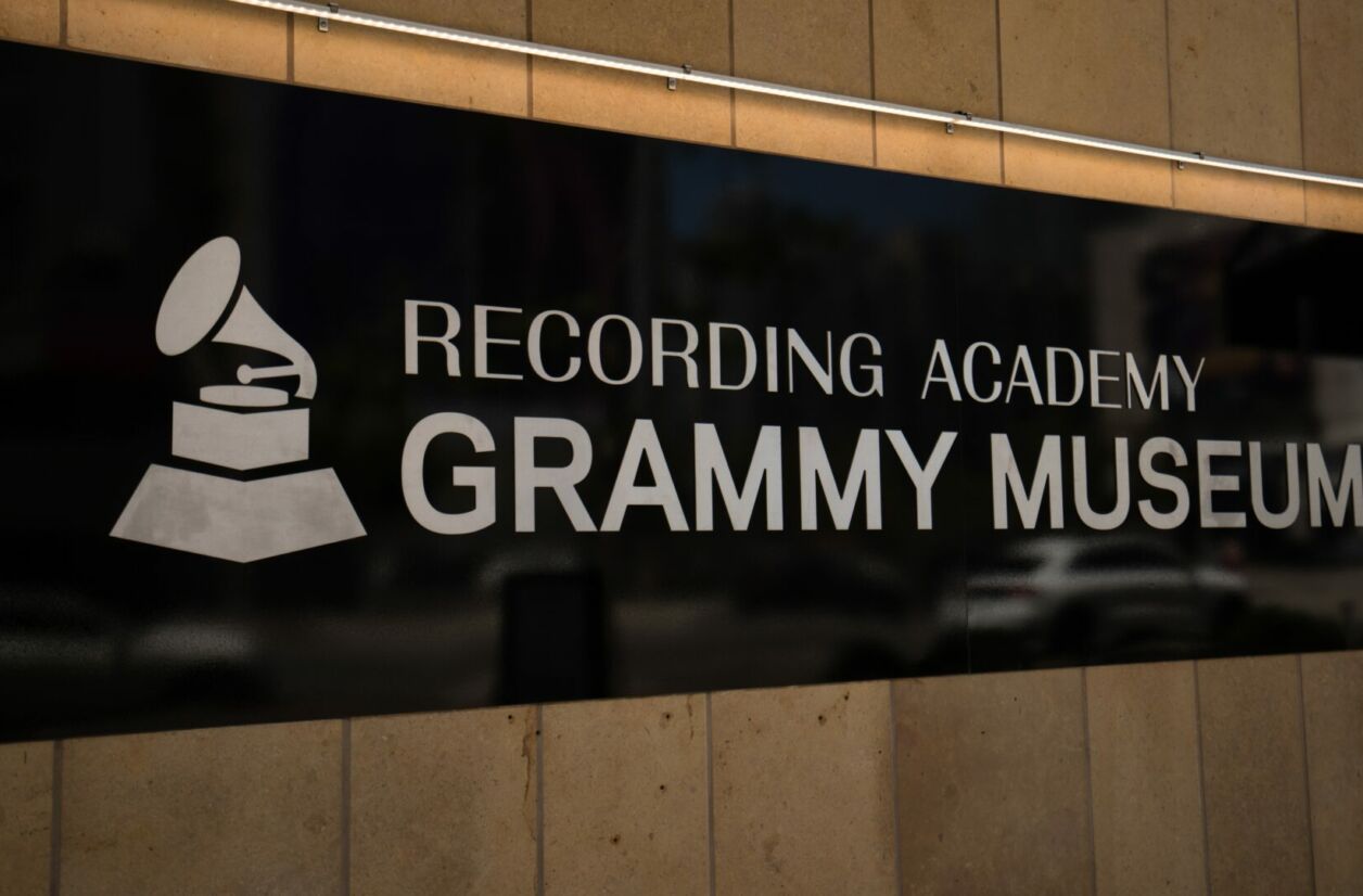 Le PDG de la Recording Academy est revenu sur ses propos concernant l'égibilité de la chanson.