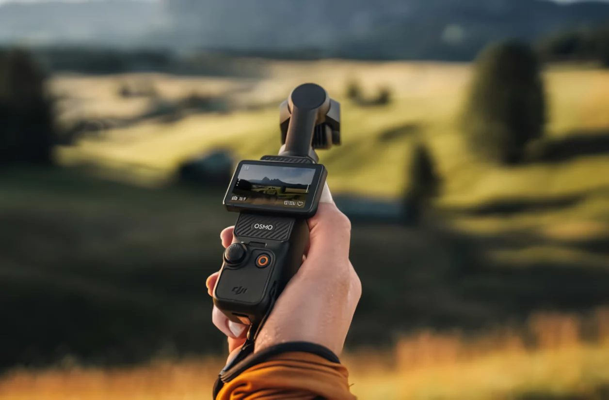DJI lance l'Osmo Pocket 3 : une caméra de type vlog qui embarque un écran rotatif