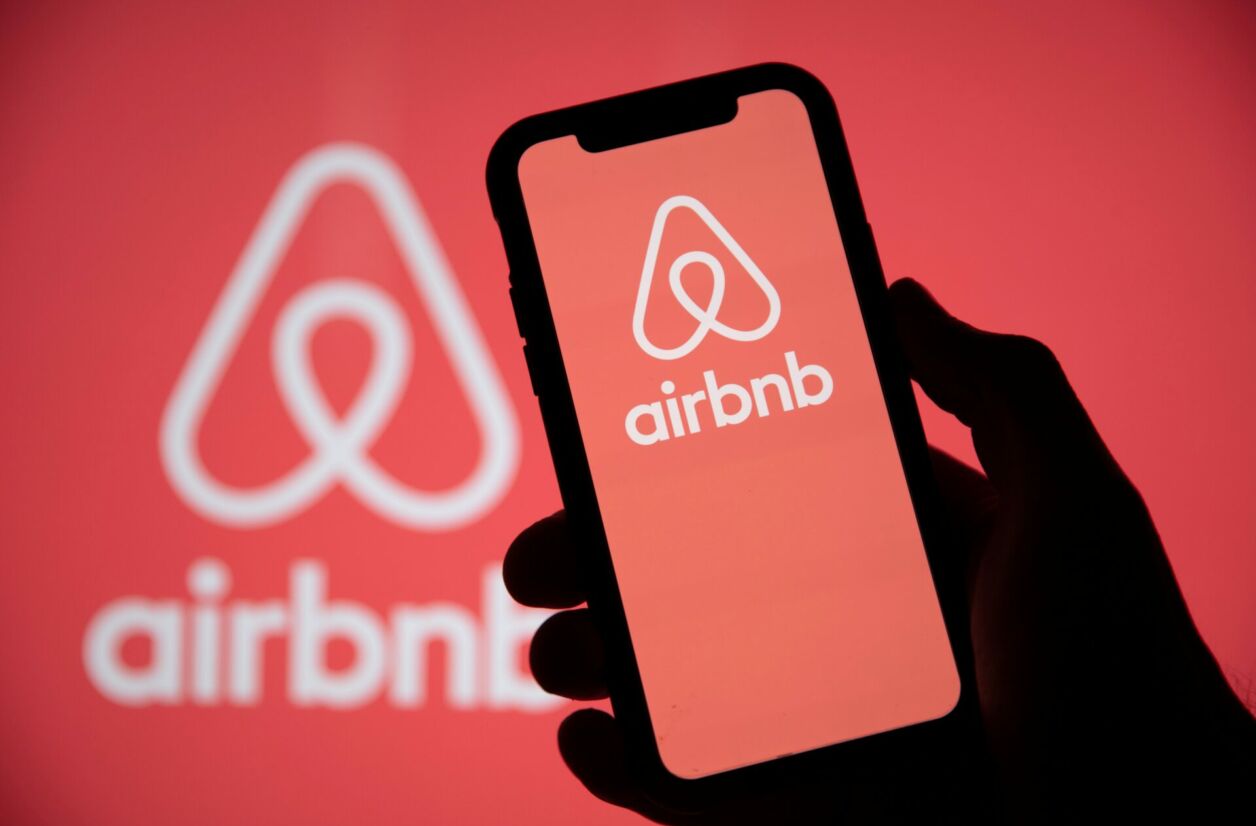 Le système d'Airbnb utilise l’IA et l’apprentissage automatique pour identifier les tentatives de réservations de maisons d’une ou deux nuits comme potentiellement à plus haut risque d’incident.