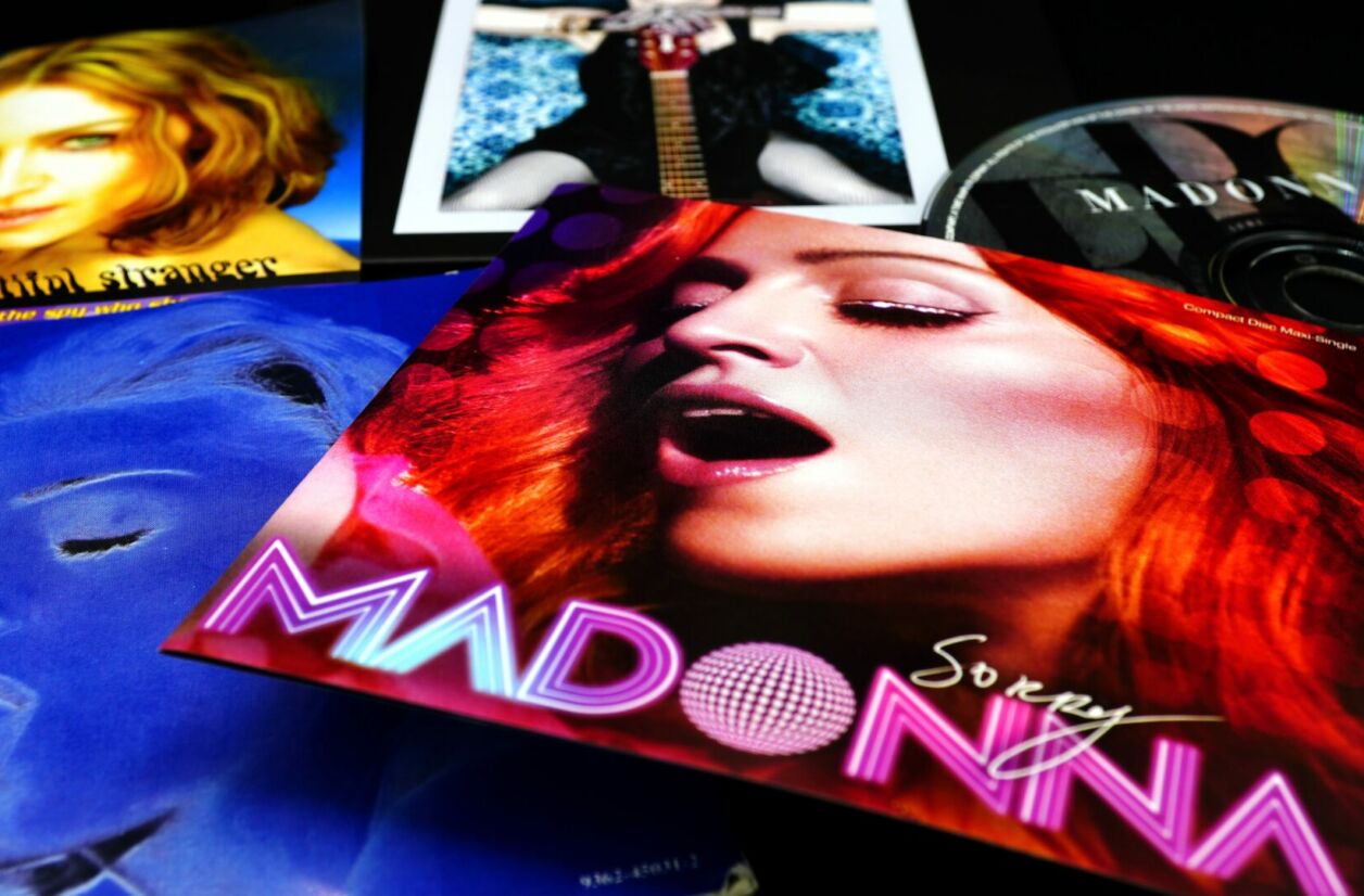 Madonna a vendu plus de 300 millions d'albums à travers le monde. 