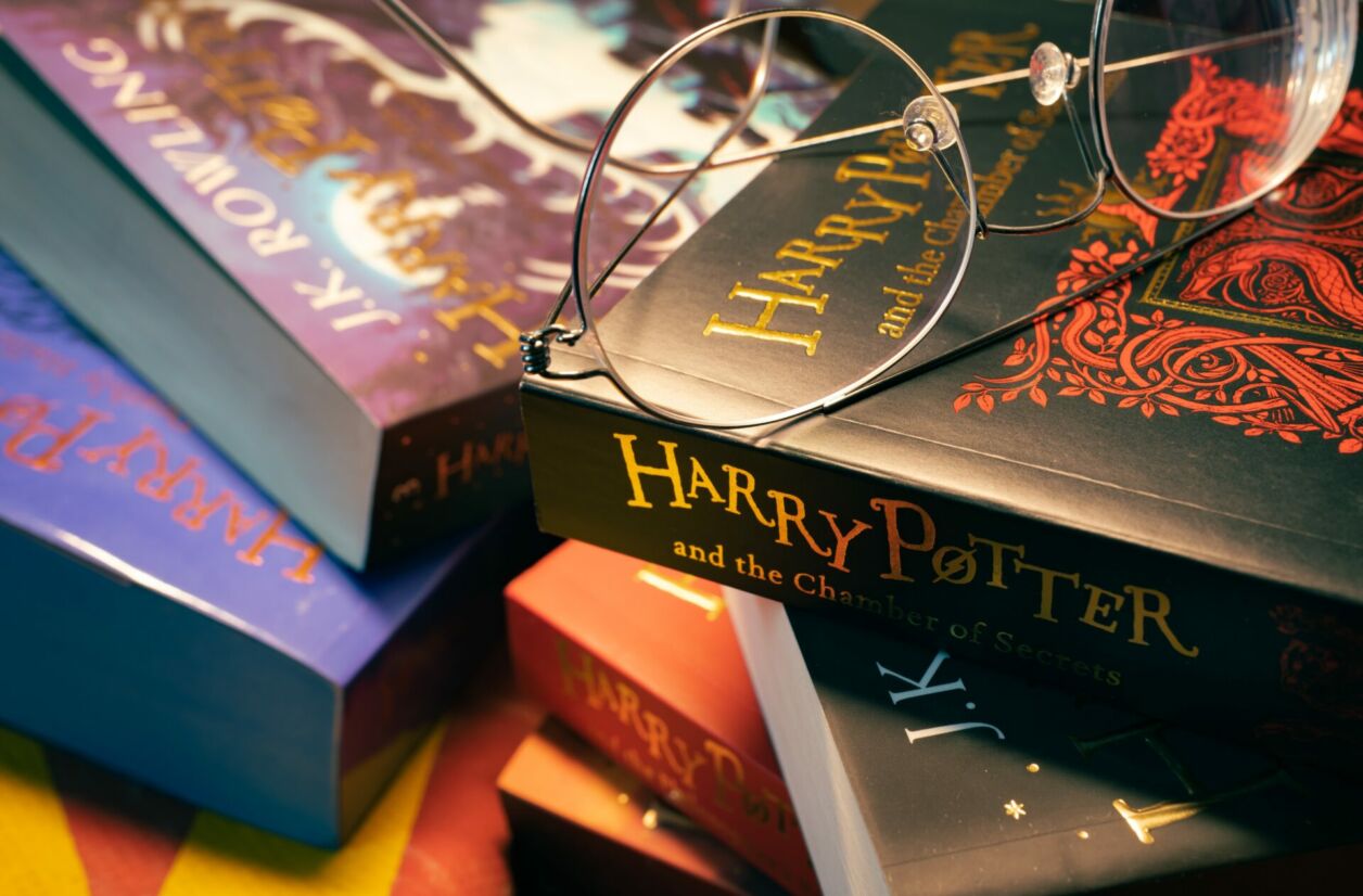 La saga Harry Potter a débuté en 1998.