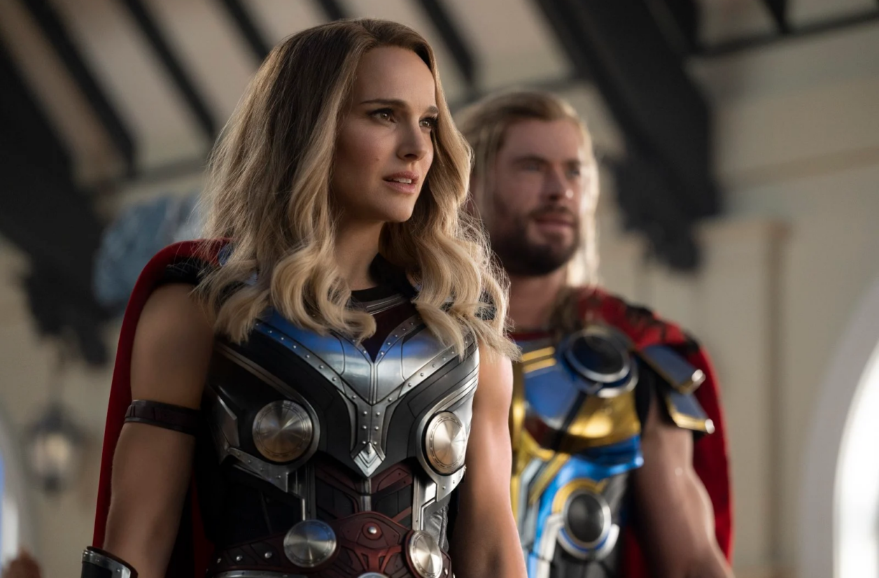 Natalie Portman et Chris Hemsworth dans “Thor: Love and Thunder”.