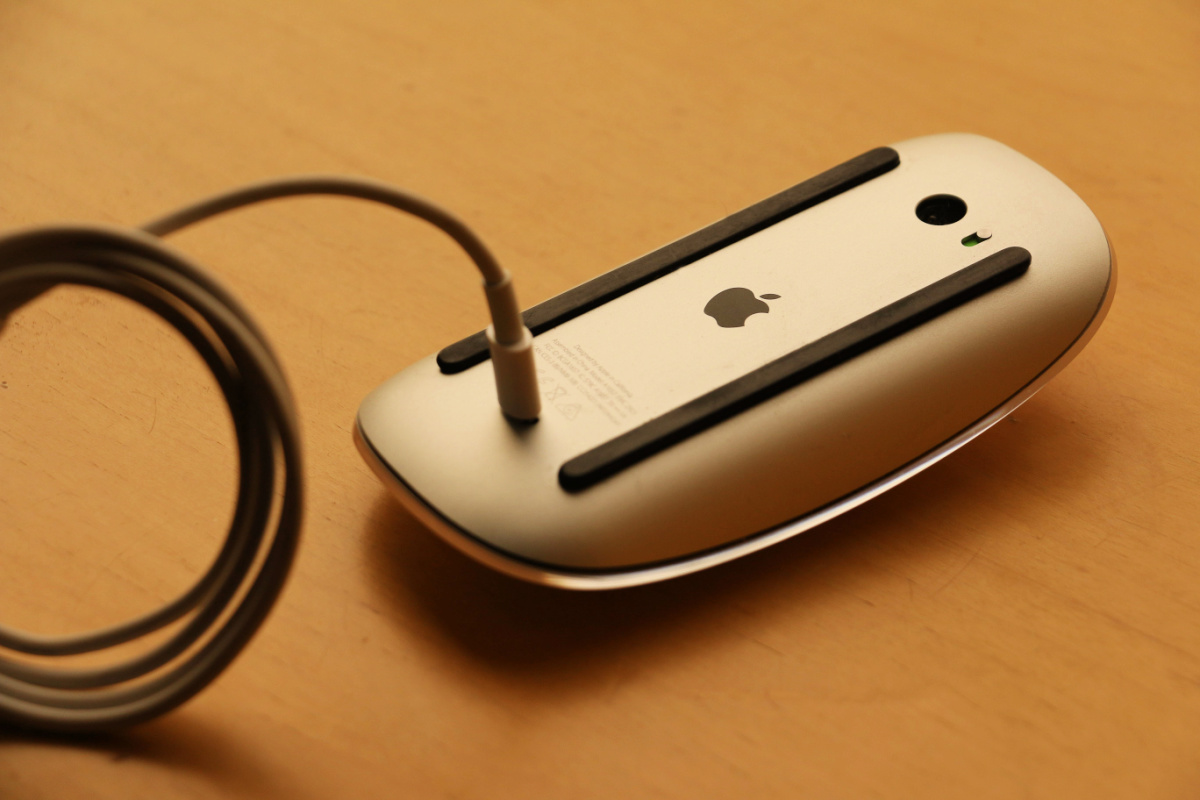 Cet accessoire corrige le plus gros défaut des souris Magic Mouse d'Apple