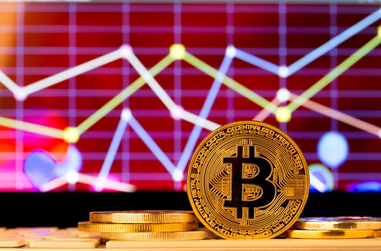 Cette chute, comme la hausse du bitcoin le mois dernier, est liée à la future potentielle approbation par les États-Unis d’un « spot ETF Bitcoin ».