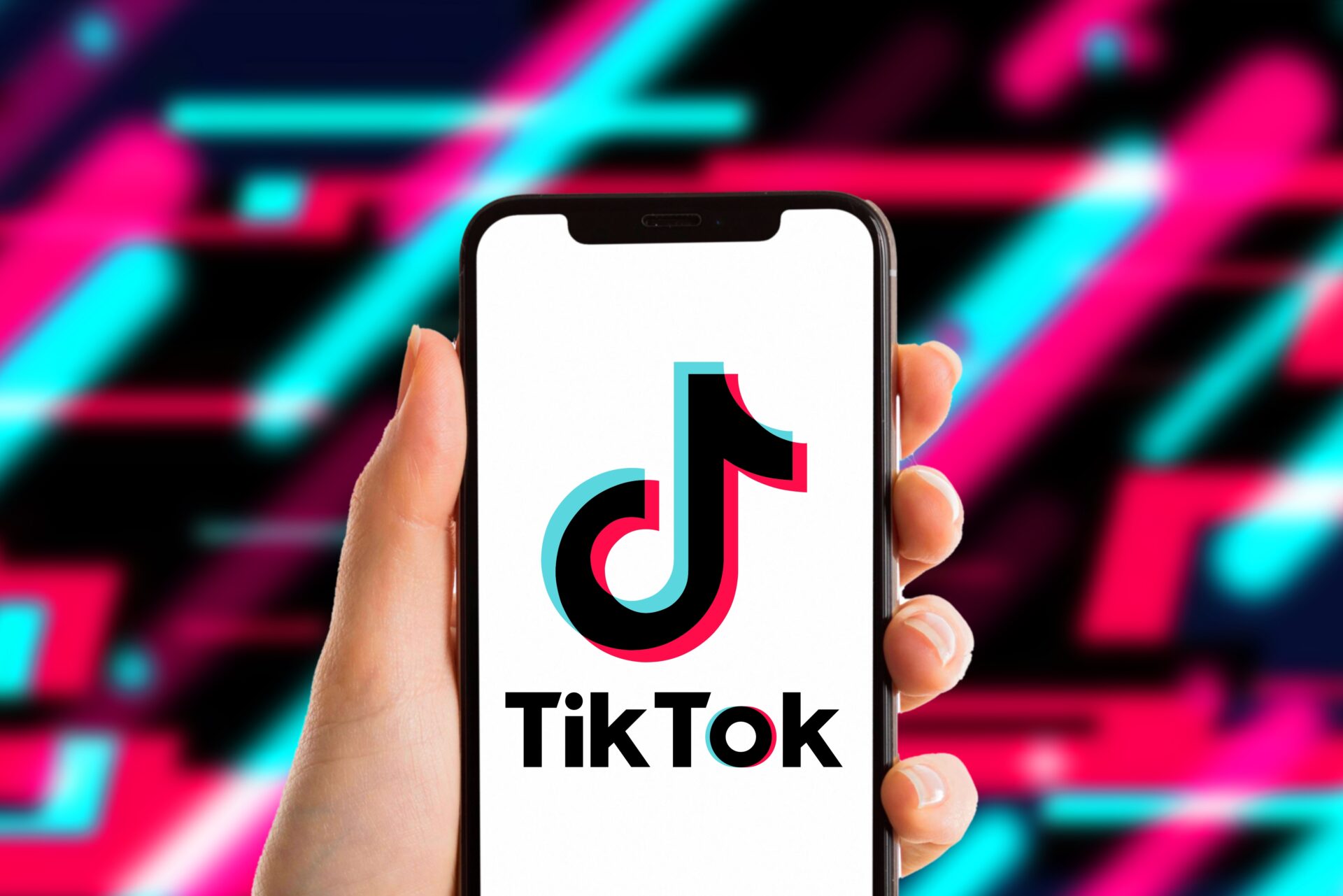 De Wejdene à Carbone : TikTok est devenu un allié puissant pour les artistes