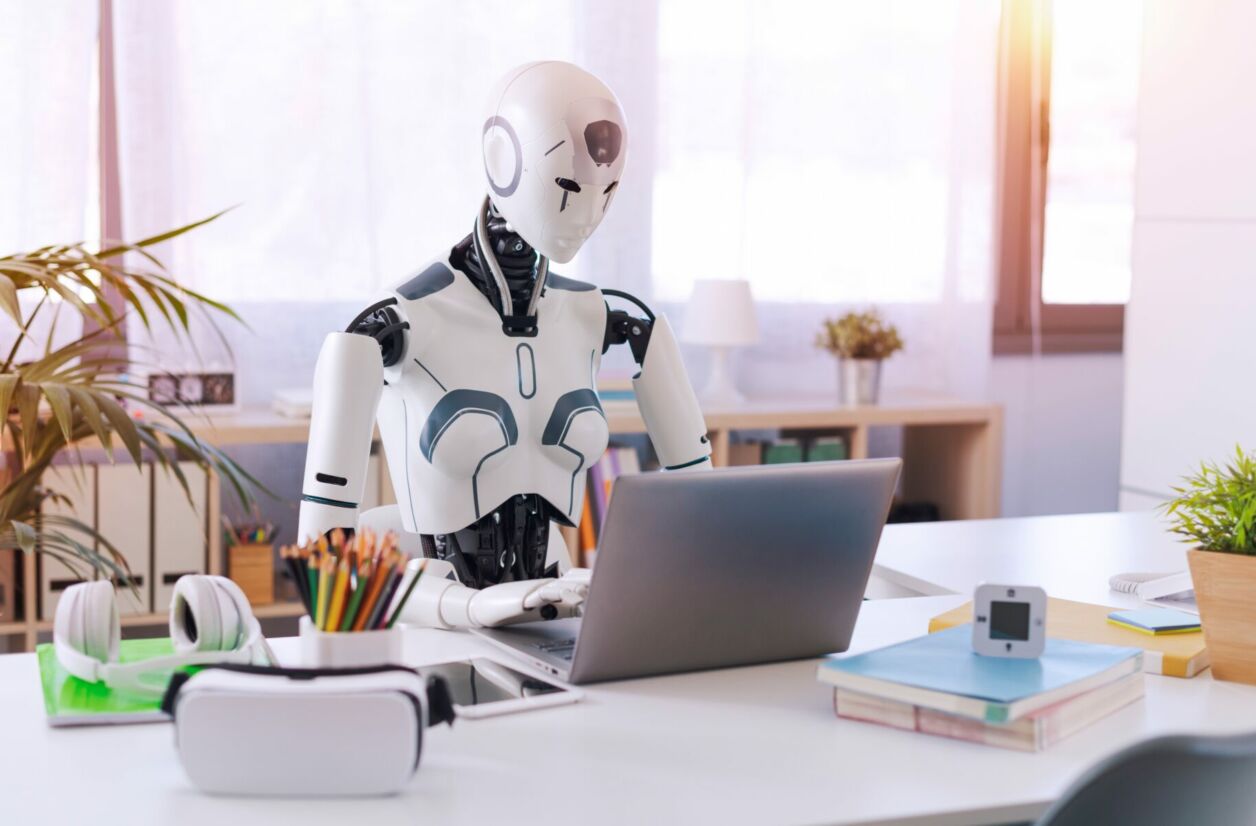Selon les chercheurs, l’IA ne va pas remplacer rapidement des humains dans leur travail, mais plutôt s’intégrer de manière progressive.