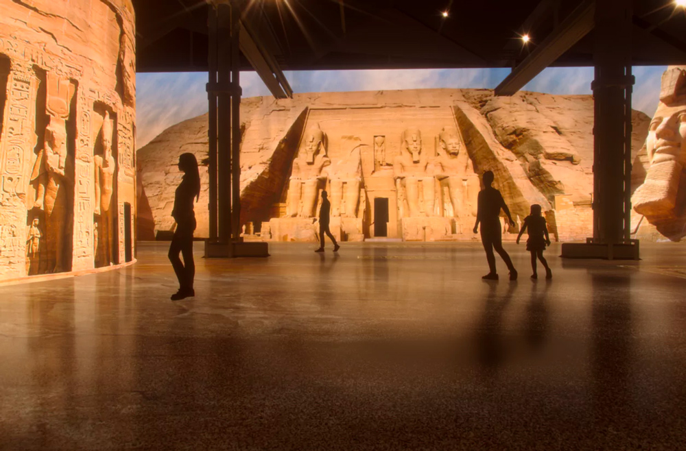 Simulation de l’exposition immersive L’Égypte des pharaons. De Khéops à Ramsès II à l'Atelier des Lumières.