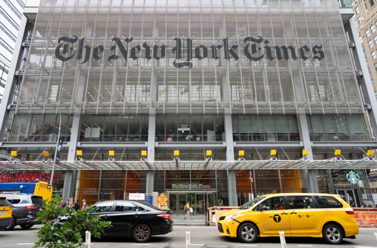 Le “New York Times” s’intéresse à l’IA générative, mais il ne prévoit pas de remplacer ses journalistes par cette technologie.