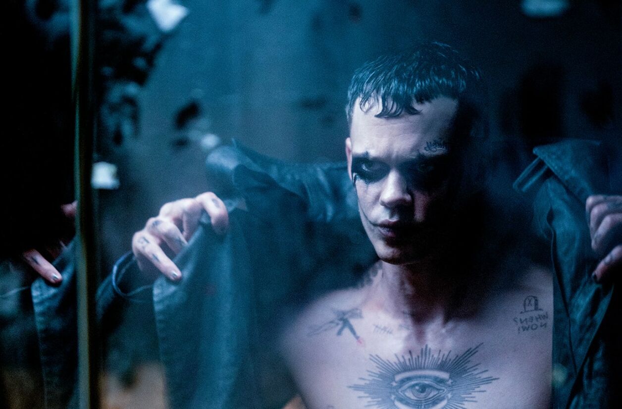 Bill Skarsgård dans “The Crow”.