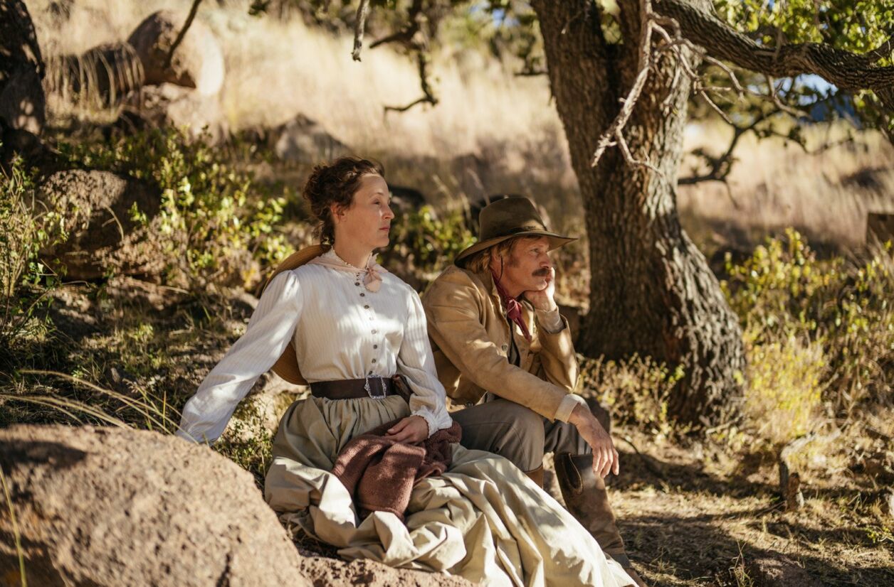 Vicky Krieps et Viggo Mortensen dans “Jusqu'au bout du monde”.