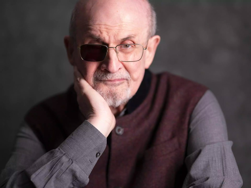 Salman Rushdie a fait paraître son dernier livre, “Le Couteau”.