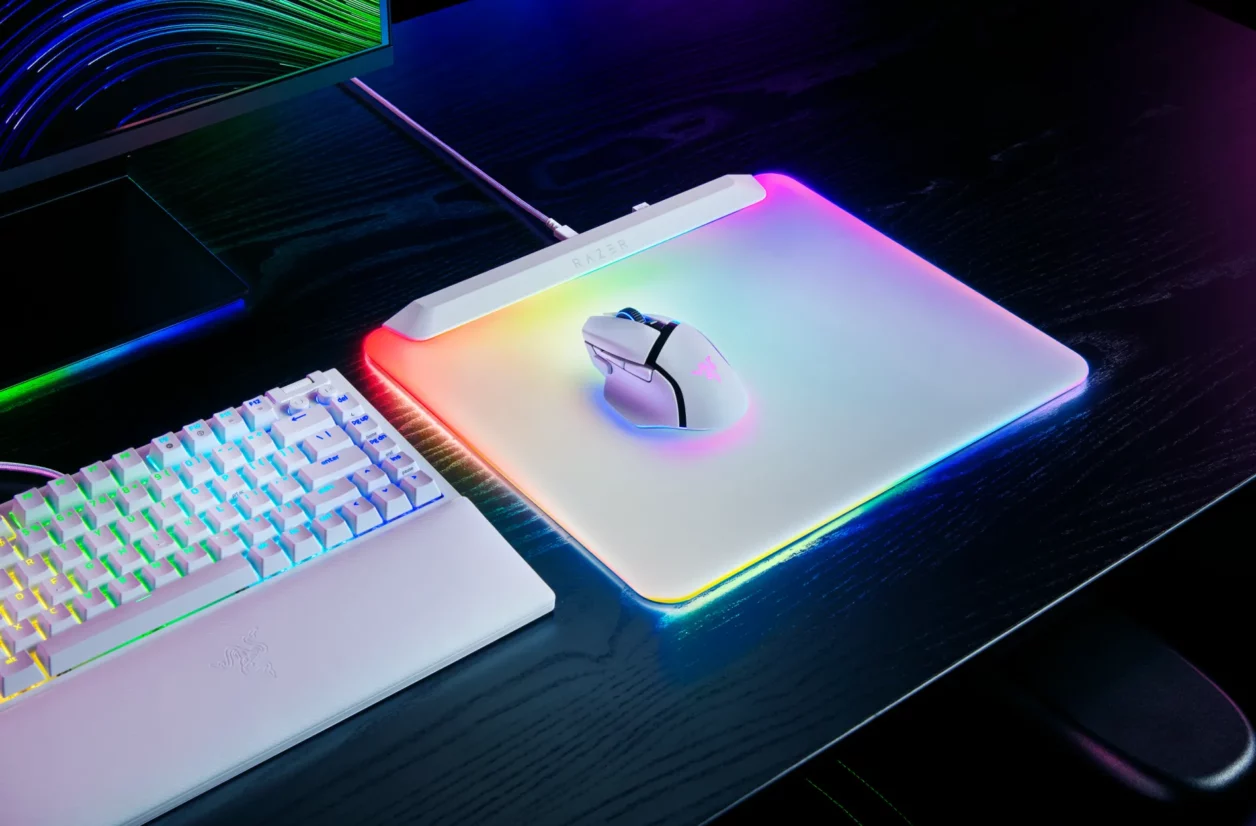 Jamais trop de RGB : Razer lance un tapis de souris intégralement rétroéclairé