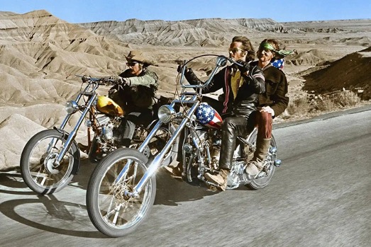 Peter Fonda et Dennis Hopper au volant de leur Harley dans le film culte “Easy Rider”.