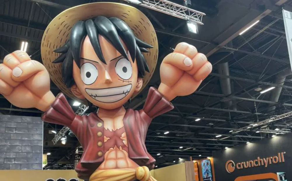 À la Japan expo 2024, un Luffy géant gonflable est exposé au stand des éditions Glénat.