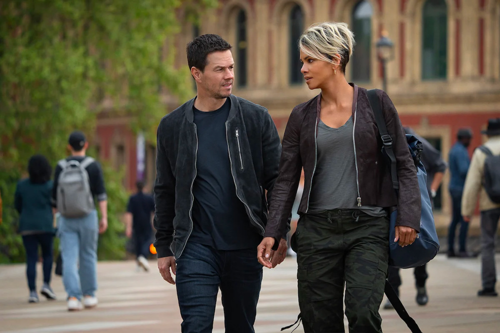 Halle Berry et Mark Wahlberg dans “The Union”.