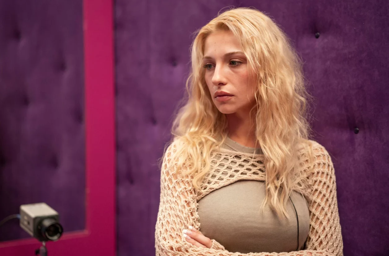 Marie Colomb dans le rôle de Loana dans “Culte”.