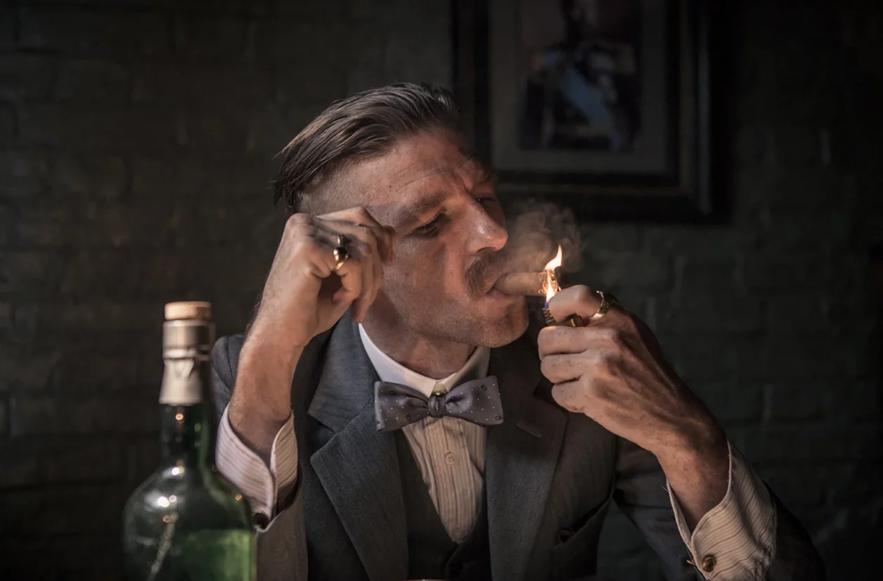 Arthur Shelby dans “Peaky Blinders”.