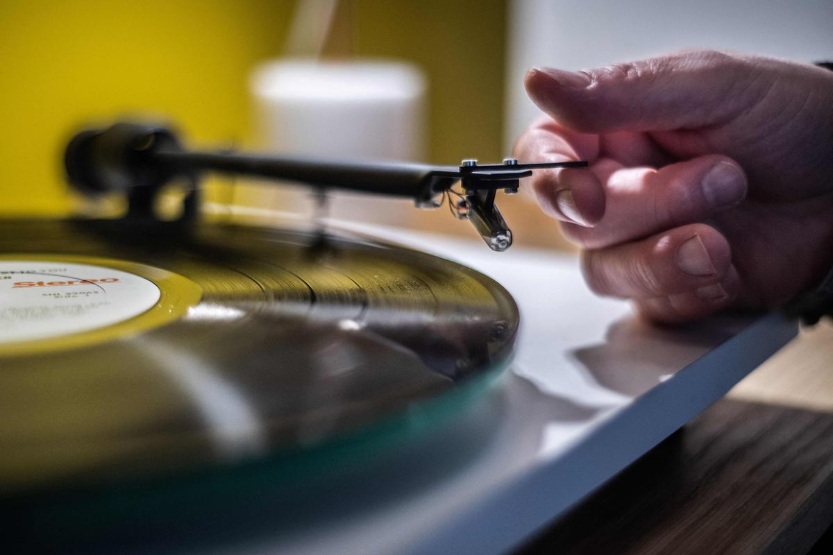 Comment le vinyle est redevenu un allié incontournable pour écouter du bon son !