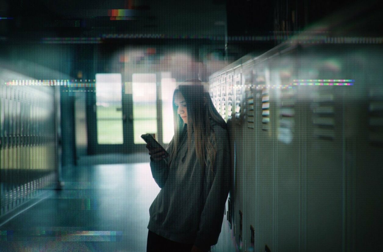 “Numéro inconnu : textos toxiques au lycée”.