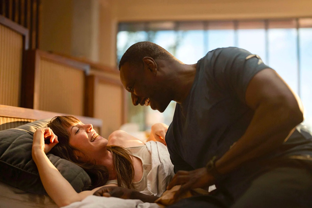 Omar Sy et Sara Giraudeau dans “French Lover“. 