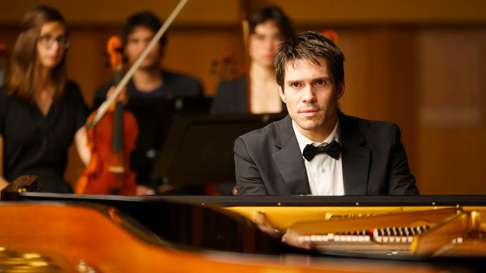 François Civil dans “Deux pianos”, en salles le 15 octobre 2025.