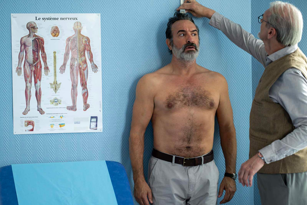 L'homme qui rétrécit” : que vaut le film avec Jean Dujardin ?