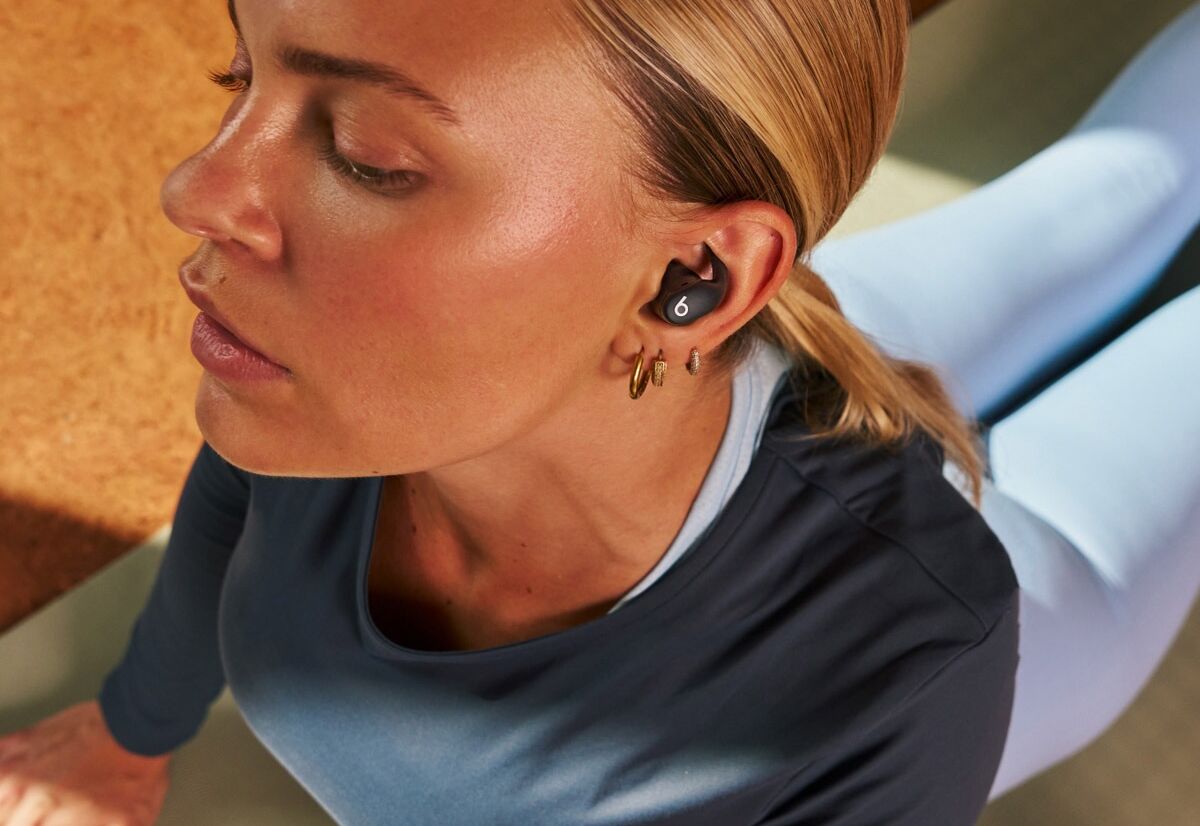Beats réinvente ses écouteurs sportifs pour un meilleur maintien