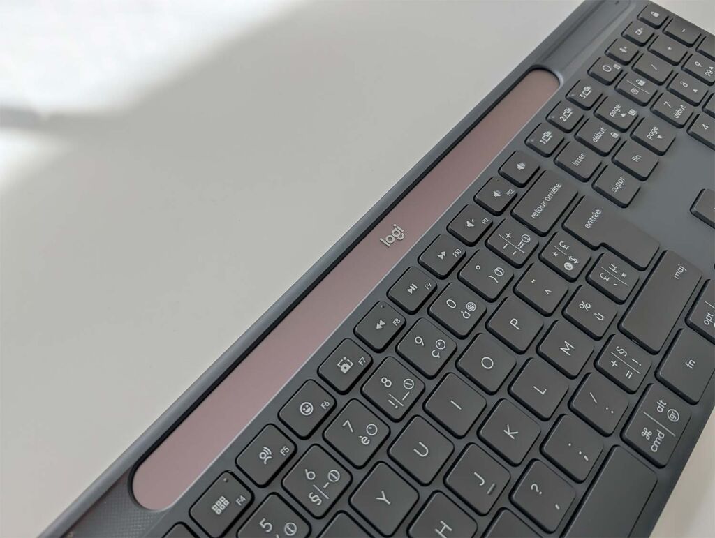 Test Logitech Signatur Slim Solar Plus K980