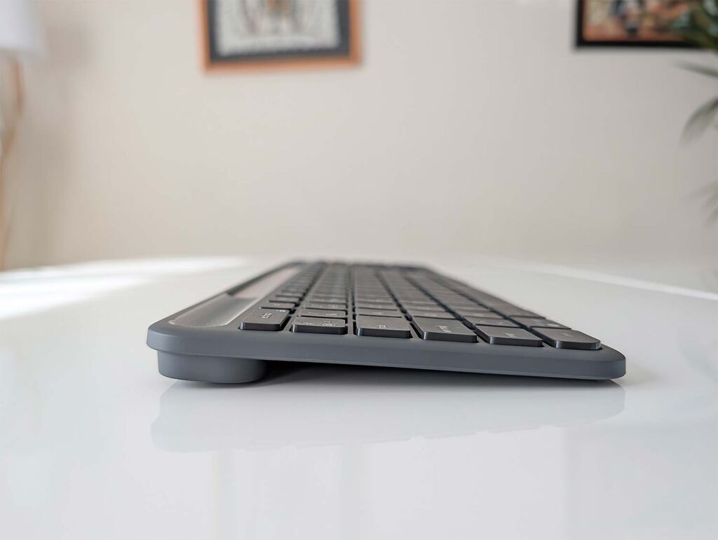 Test Logitech Signatur Slim Solar Plus K980