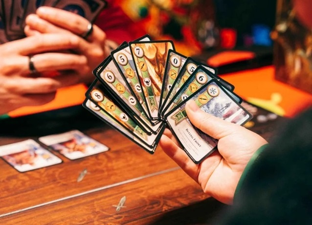 Le célèbre jeu apparu dans le jeu vidéo “The Witcher 3: Wild Hunt” est enfin disponible en version physique.