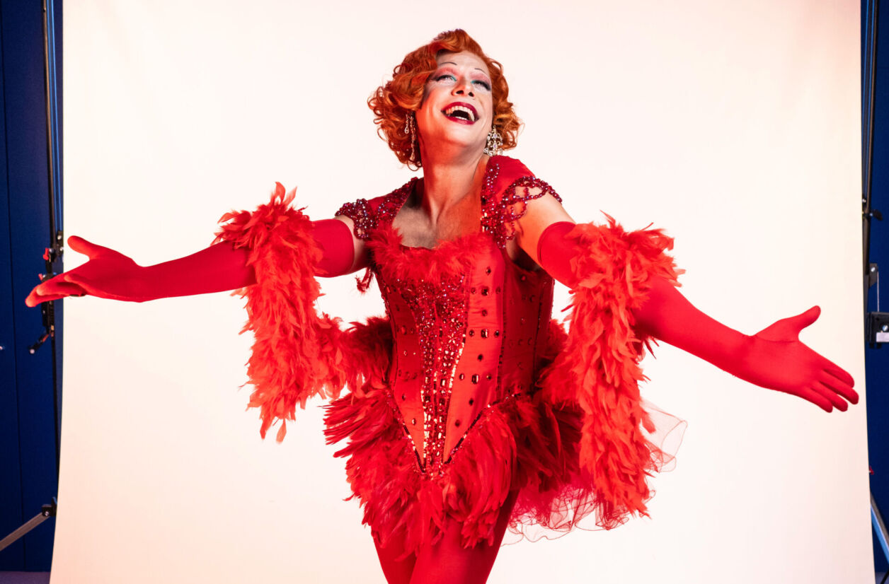 Laurent Lafitte est Zaza dans cette version de “La Cage aux folles”, au Théâtre du Châtelet, du 5 décembre 2025 au 10 janvier 2026.