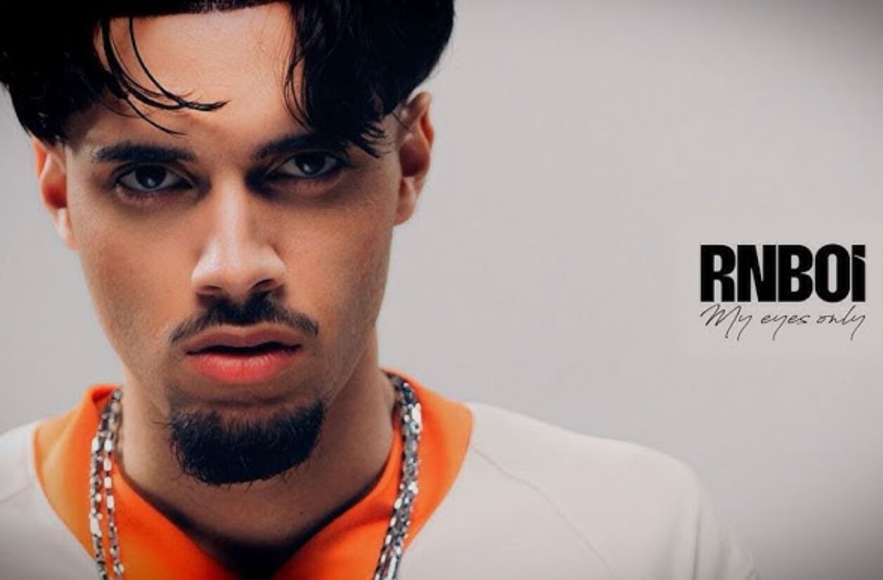 RnBoi est une étoile montante de la R&B francophone, soutenu par Aya Nakamura.