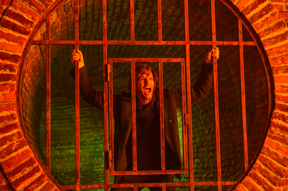 Jeremy Irvine dans “Retour à Silent Hill”. 