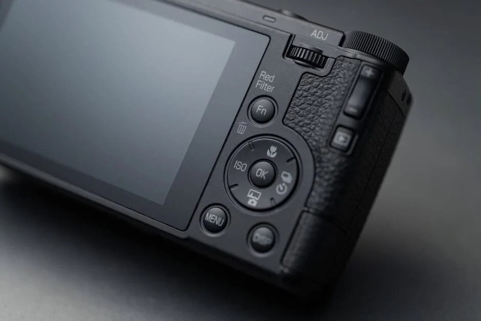 Ricoh GR IV noir et blanc