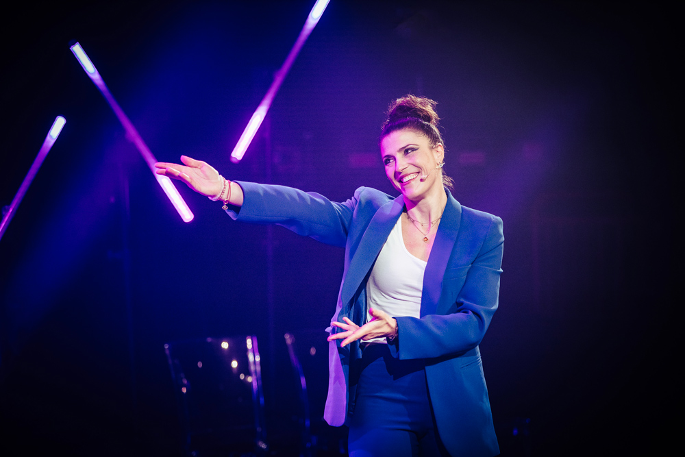 “L'Éclaireur” a rencontré Giorda, la première hypnotiseuse de France pour son spectacle “Hypn'ose”. 