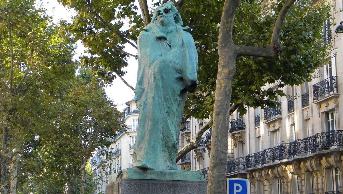 La statue de la discorde, le “Balzac” de Rodin, boulevard Raspail à Paris.