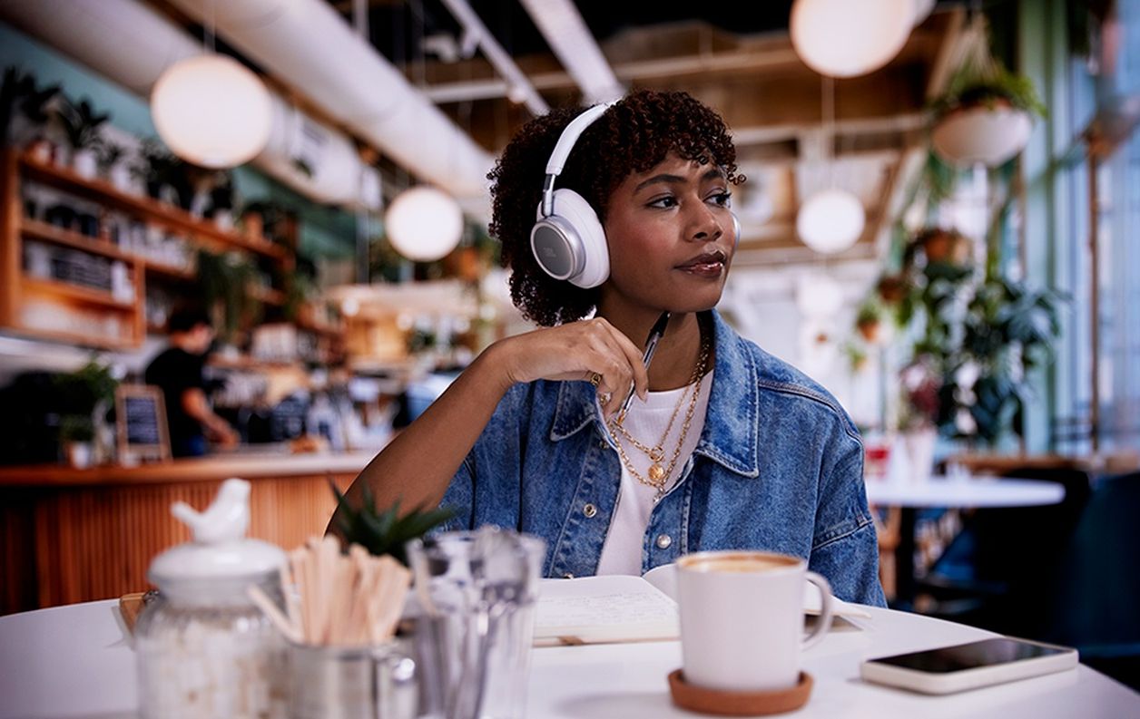 Autonomie record et Auracast sont au menu des nouveaux casques JBL Live&nbsp;780&nbsp;NC et 680&nbsp;NC