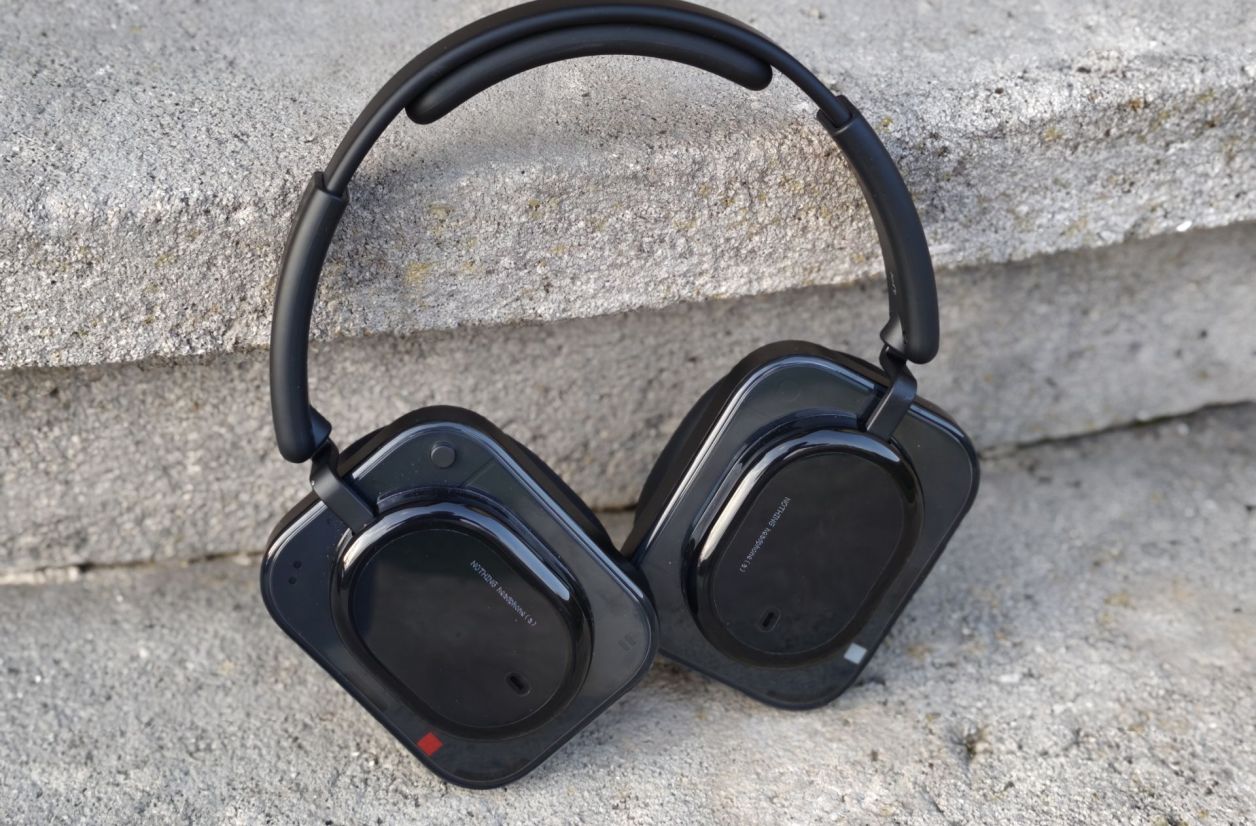 Prise en main du Nothing Headphone&nbsp;(a)&nbsp;: que vaut le&nbsp;premier casque milieu de&nbsp;gamme de&nbsp;la&nbsp;marque&nbsp;?