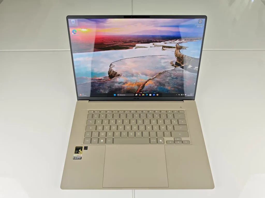 Test Asus Zenbook A16 2026