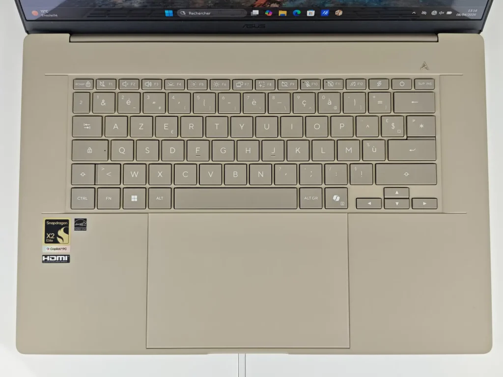 Test Asus Zenbook A16 2026