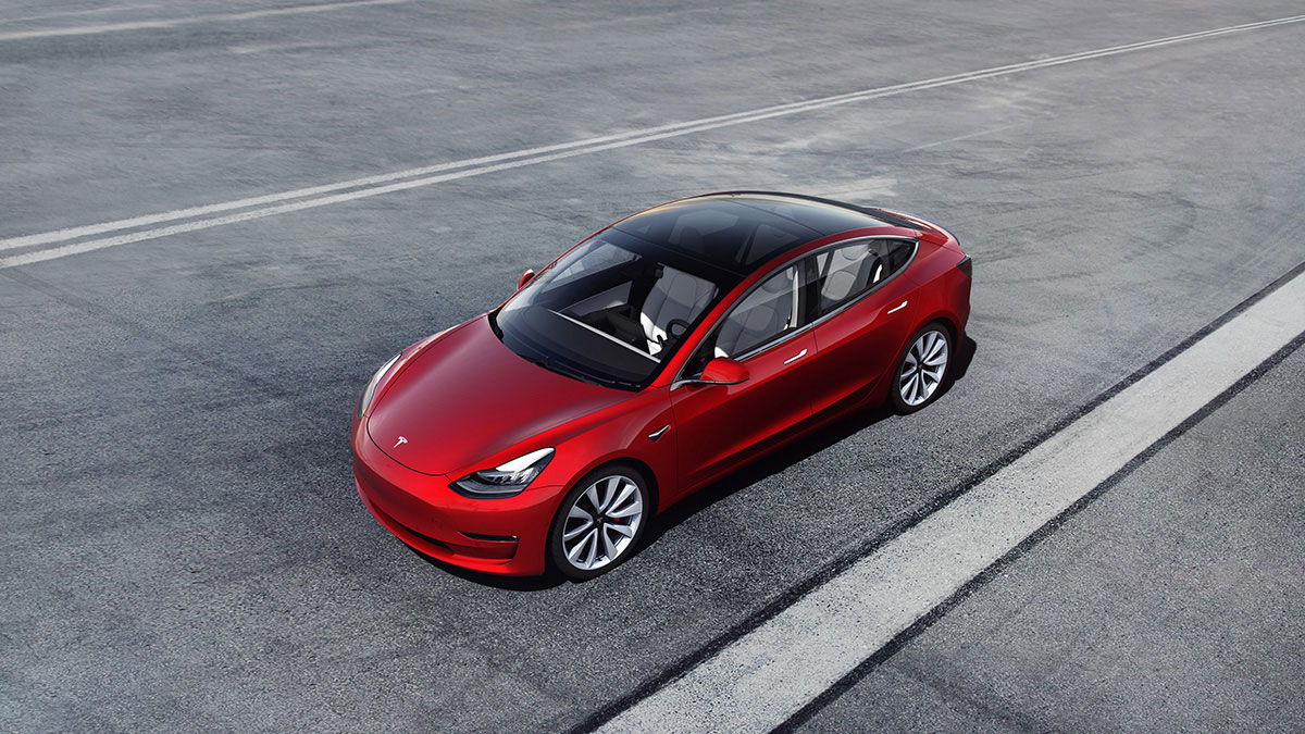 À 35 000 dollars, la Tesla Model 3 se fait enfin "abordable"
