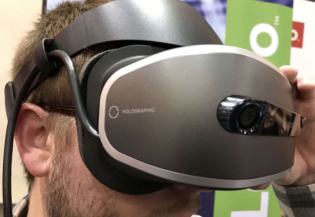 CES 2017 : Lenovo présente son casque VR compatible Windows Holographic