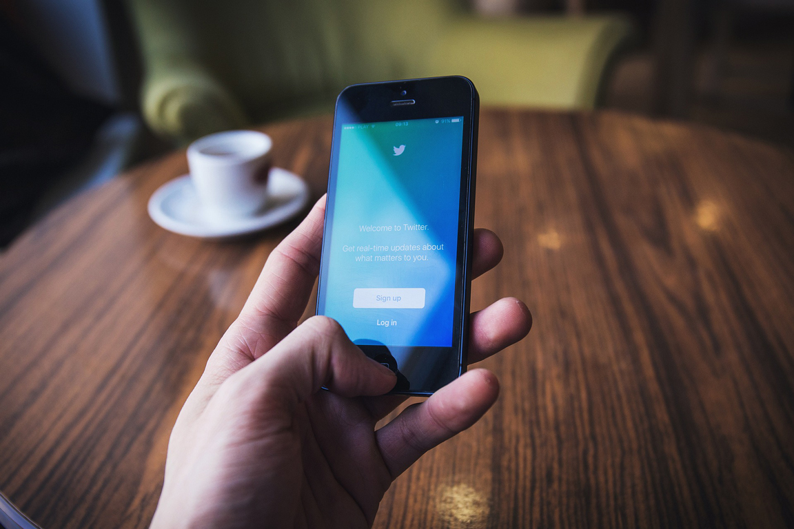 Cryptomonnaies : Twitter prend des mesures pour empêcher les arnaques