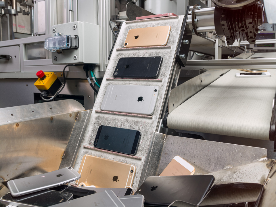 Daisy, le robot d'Apple qui démonte et recycle 200 iPhone à l'heure