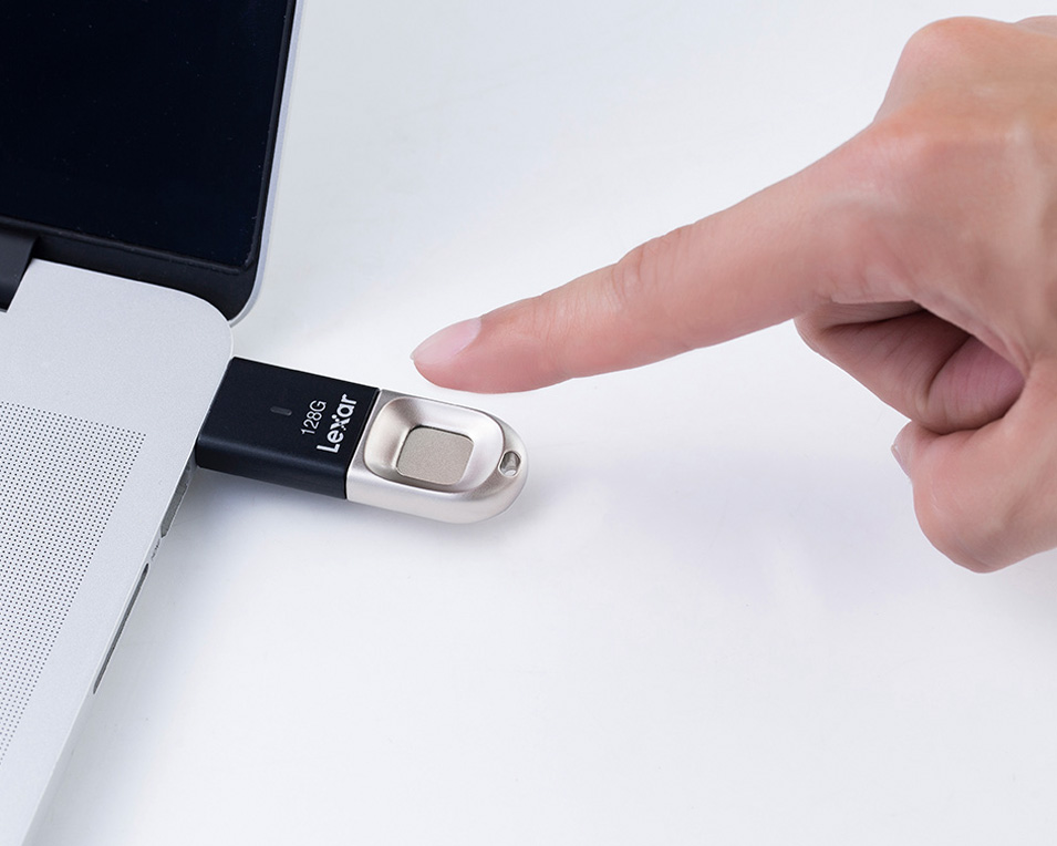 Lexar JumpDrive Fingerprint F35 : des clés USB capables de reconnaître 10 empreintes différentes