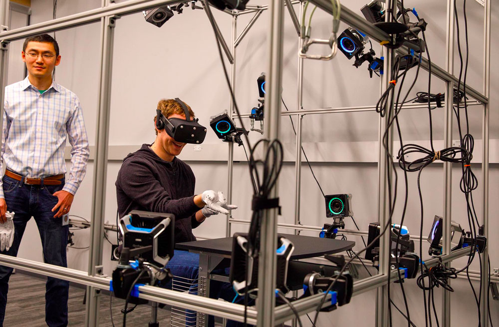 Oculus met la réalité virtuelle à portée de main avec ses futurs gants connectés